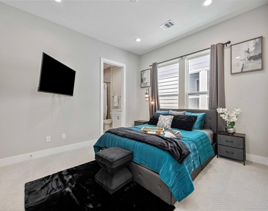 5821 Kansas Street - Photo Thumbnail 28