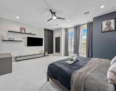 5821 Kansas Street - Photo Thumbnail 17