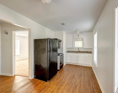 309 W 21st 1/2 Street - Photo Thumbnail 1
