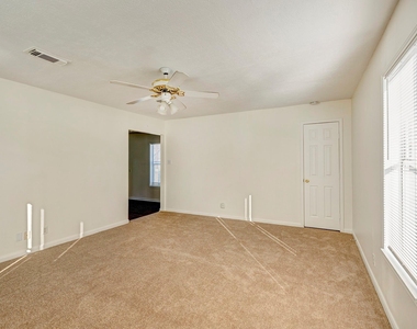 309 W 21st 1/2 Street - Photo Thumbnail 4