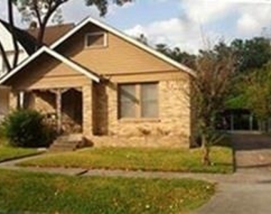 309 W 21st 1/2 Street - Photo Thumbnail 9