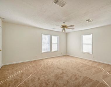 309 W 21st 1/2 Street - Photo Thumbnail 5