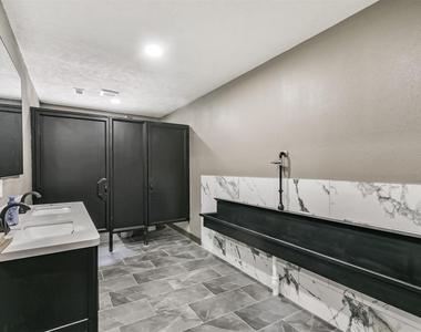 9030 Almeda Genoa Road - Photo Thumbnail 10