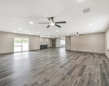 9030 Almeda Genoa Road - Photo Thumbnail 3