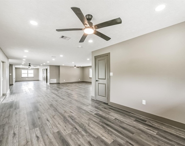 9030 Almeda Genoa Road - Photo Thumbnail 5