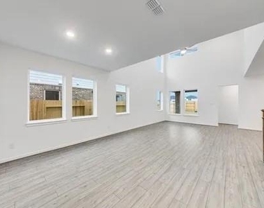 21903 Wycombe Terrace Way - Photo Thumbnail 5