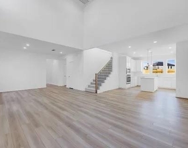 21903 Wycombe Terrace Way - Photo Thumbnail 3
