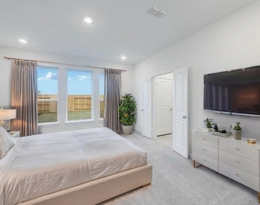 21903 Wycombe Terrace Way - Photo Thumbnail 7