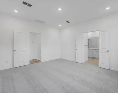 21903 Wycombe Terrace Way - Photo Thumbnail 8