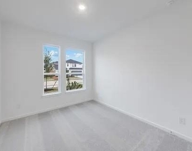 21903 Wycombe Terrace Way - Photo Thumbnail 15