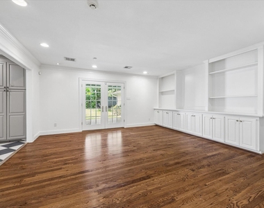 5210 Meadow Lake Lane - Photo Thumbnail 3