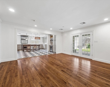 5210 Meadow Lake Lane - Photo Thumbnail 4