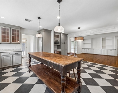 5210 Meadow Lake Lane - Photo Thumbnail 7