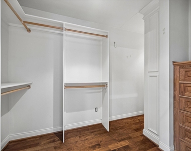 5210 Meadow Lake Lane - Photo Thumbnail 13