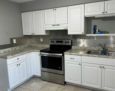 334 Cape Coral Parkway W - Photo Thumbnail 3