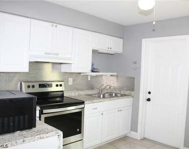 334 Cape Coral Parkway W - Photo Thumbnail 2