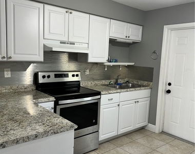 334 Cape Coral Parkway W - Photo Thumbnail 5