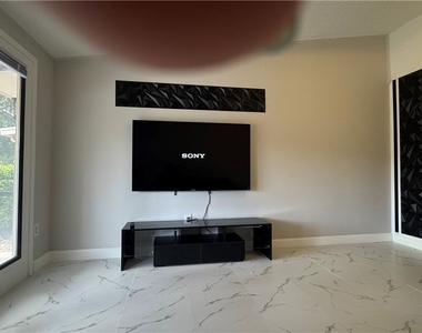5222 Treetops Dr - Photo Thumbnail 2