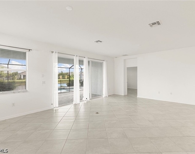 2525 Kona Way - Photo Thumbnail 5