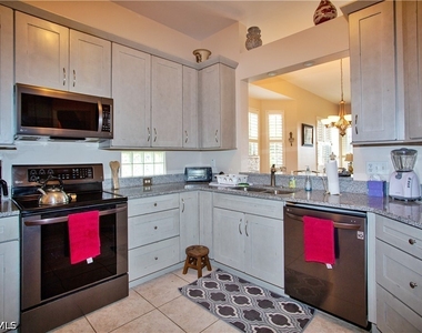 825 Bentwater Circle - Photo Thumbnail 7
