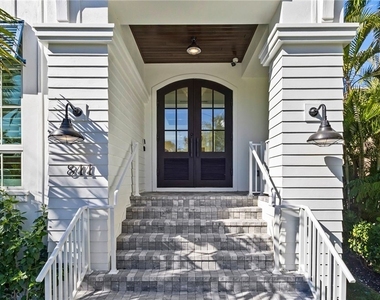 844 8th Street S - Photo Thumbnail 3