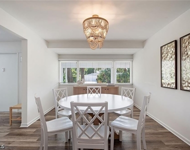 1281 Diana Avenue - Photo Thumbnail 6