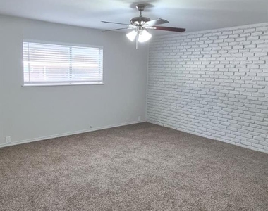 5343 Richmond Avenue - Photo Thumbnail 13