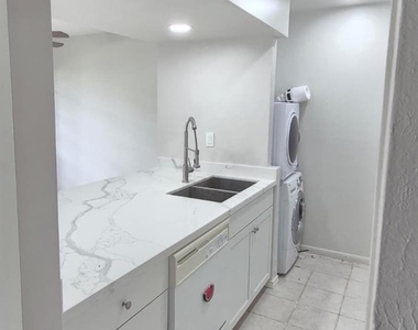 5343 Richmond Avenue - Photo Thumbnail 7