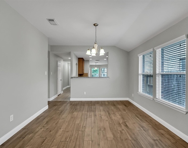 3011 Crescent Oaks Park Lane - Photo Thumbnail 9