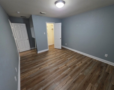 3011 Crescent Oaks Park Lane - Photo Thumbnail 22