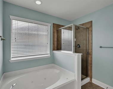 3011 Crescent Oaks Park Lane - Photo Thumbnail 19