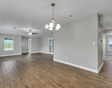 3011 Crescent Oaks Park Lane - Photo Thumbnail 8