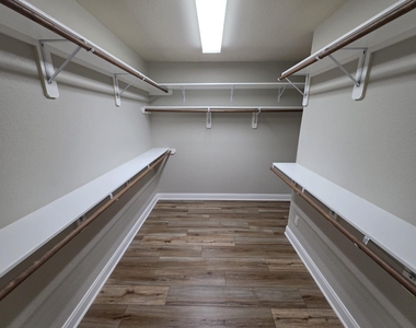3011 Crescent Oaks Park Lane - Photo Thumbnail 17
