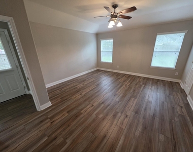 3011 Crescent Oaks Park Lane - Photo Thumbnail 16