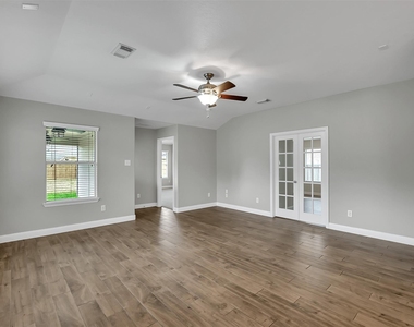 3011 Crescent Oaks Park Lane - Photo Thumbnail 10