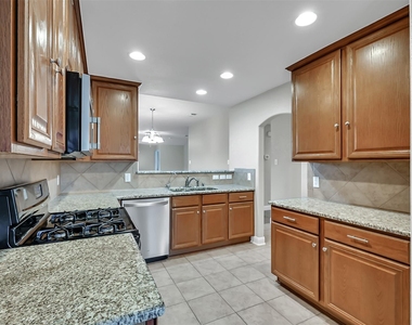 3011 Crescent Oaks Park Lane - Photo Thumbnail 3