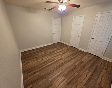 3011 Crescent Oaks Park Lane - Photo Thumbnail 21