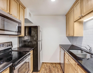 415 Hawthorne Street - Photo Thumbnail 2