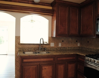 3910 Starbridge Pointe Lane - Photo Thumbnail 9