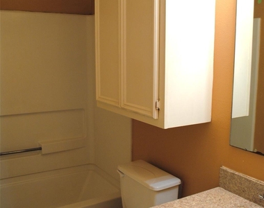 3910 Starbridge Pointe Lane - Photo Thumbnail 31