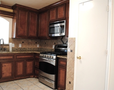 3910 Starbridge Pointe Lane - Photo Thumbnail 7