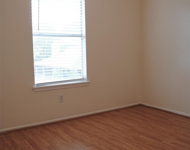 3910 Starbridge Pointe Lane - Photo Thumbnail 30