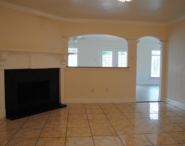 3910 Starbridge Pointe Lane - Photo Thumbnail 4