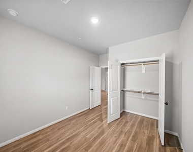 800 N Thompson Street - Photo Thumbnail 17