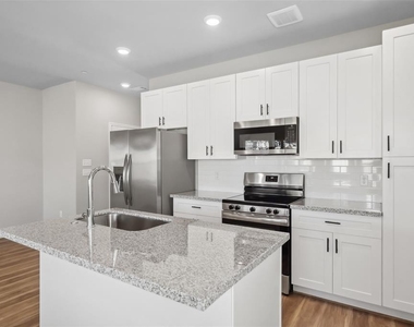 800 N Thompson Street - Photo Thumbnail 6