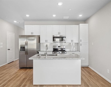 800 N Thompson Street - Photo Thumbnail 5