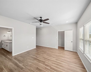 800 N Thompson Street - Photo Thumbnail 23