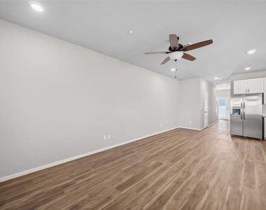800 N Thompson Street - Photo Thumbnail 10