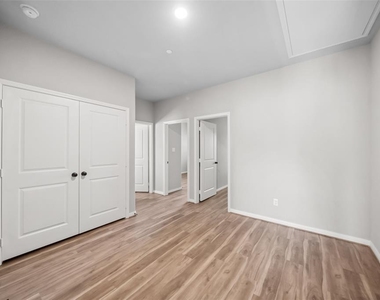 800 N Thompson Street - Photo Thumbnail 11