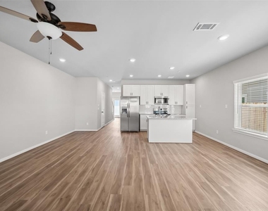 800 N Thompson Street - Photo Thumbnail 9